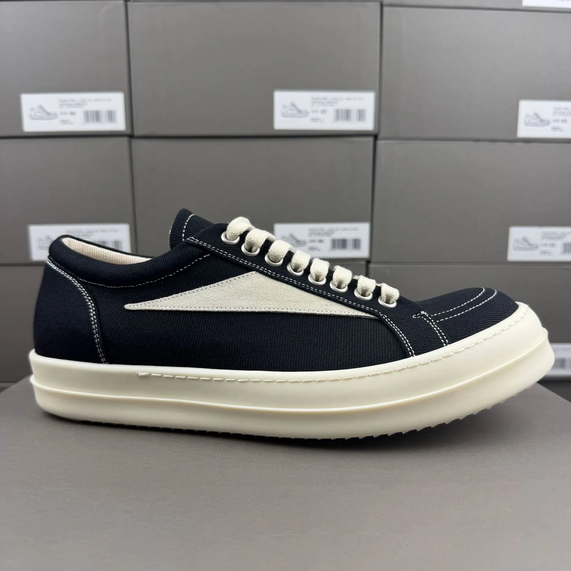 Classic Triangle Logo Canvas Shoes — Shoes find on the LitBuy Spreadsheet